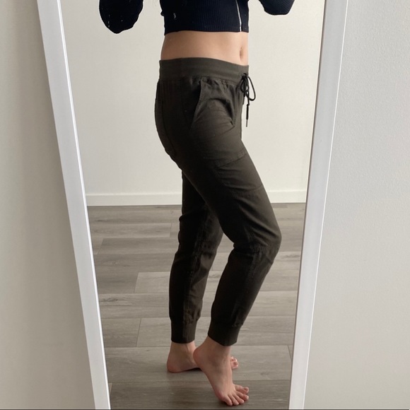 Aritzia Community cargo pants - Picture 3 of 5